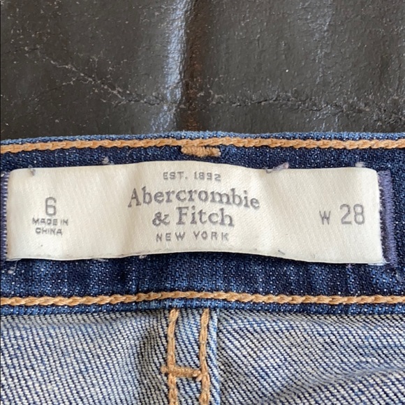 Short shorts - Picture 4 of 5